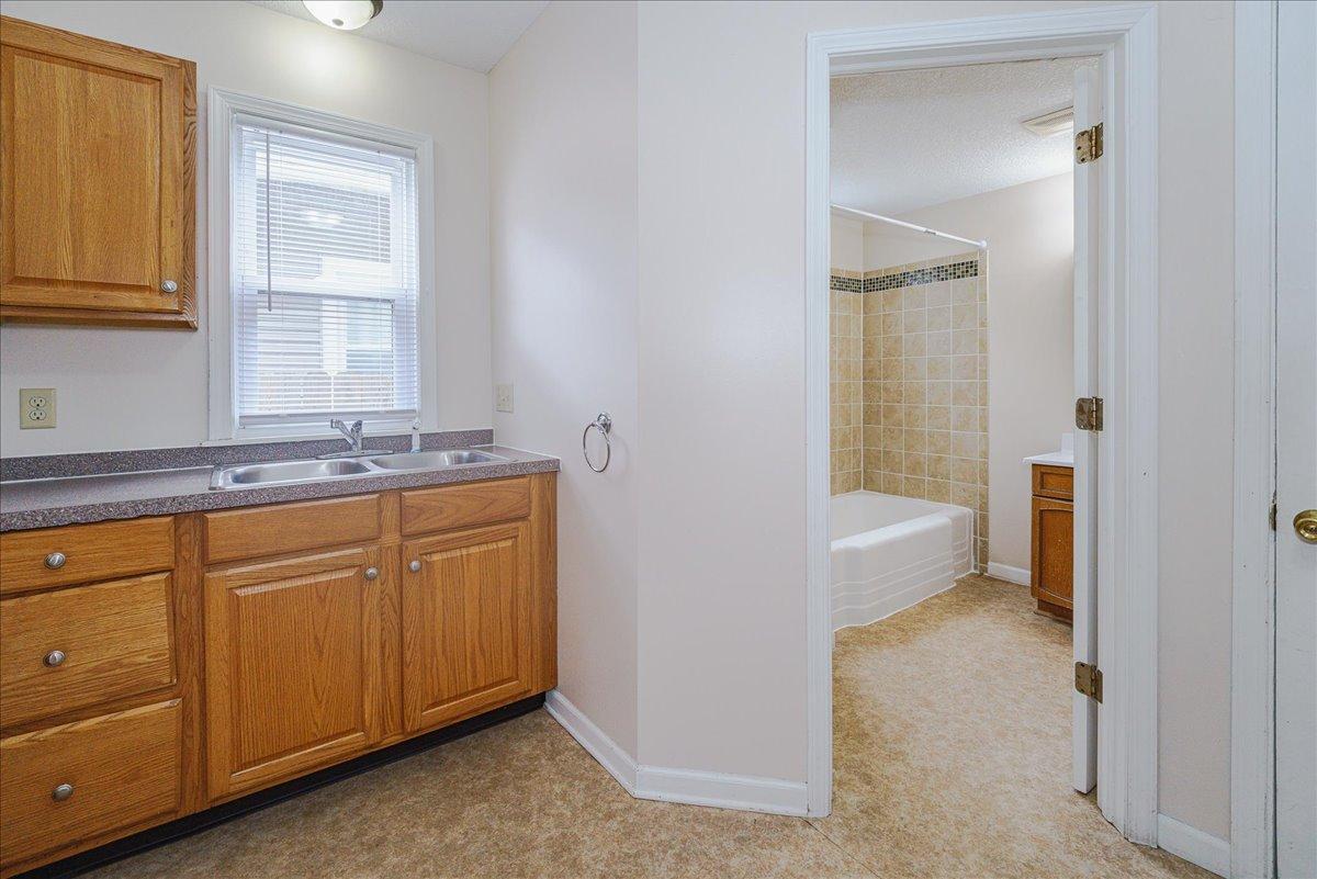 View of Residential at 843 Ivy Avenue, Saint Paul MN 55106, Saint Paul (5 of 27) - Mike Wilen | Minnesota Team Real Estate