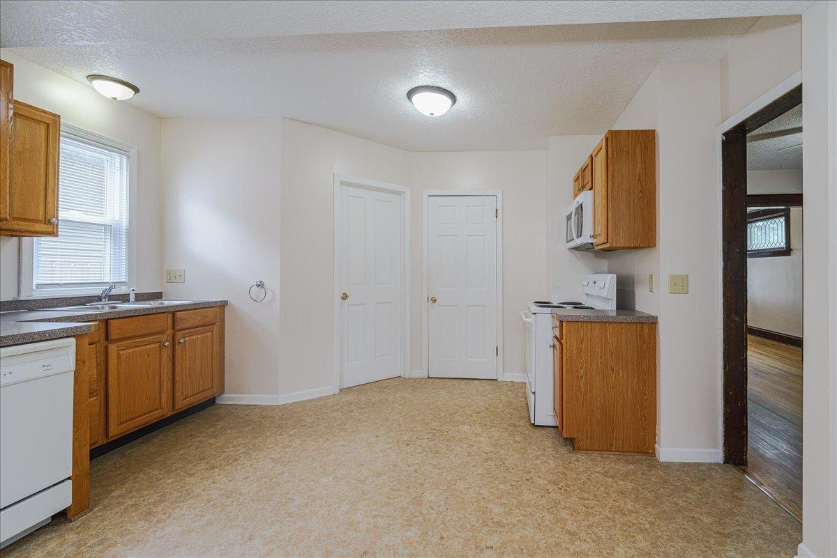 View of Residential at 843 Ivy Avenue, Saint Paul MN 55106, Saint Paul (3 of 27) - Mike Wilen | Minnesota Team Real Estate