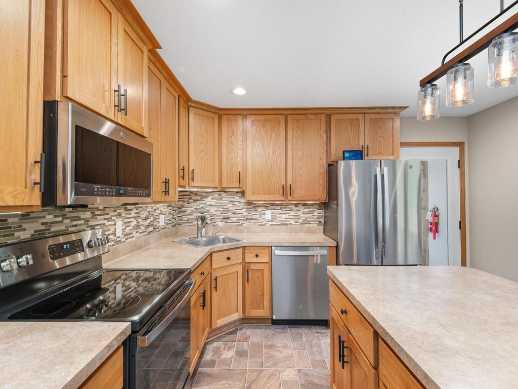 View of Residential at 13008 Lakeview Drive Drive, Burnsville MN 55337, Burnsville (14 of 34) - Mike Wilen | Minnesota Team Real Estate