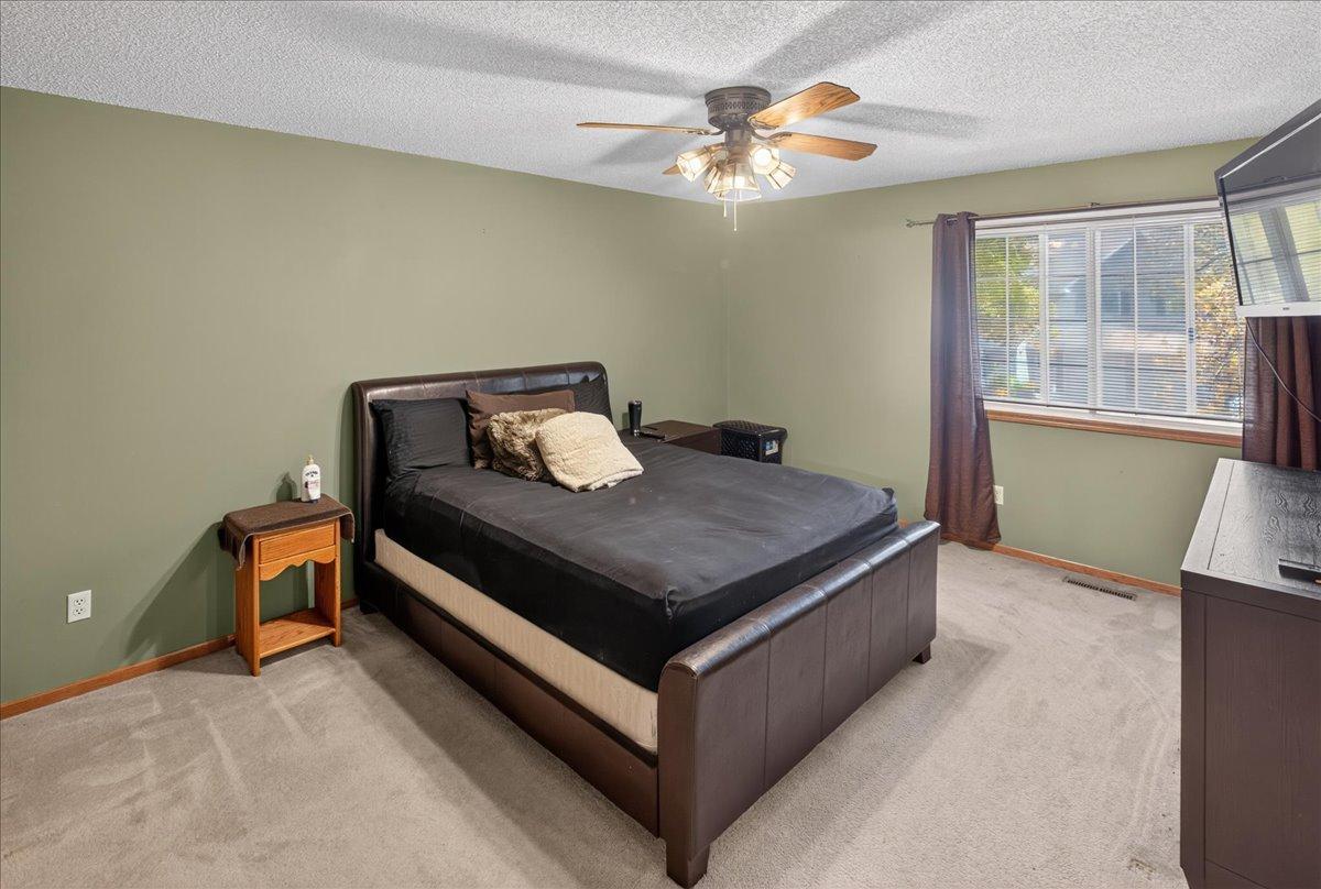 View of Residential at 2583 Lockwood Drive, Mendota Heights MN 55120, Mendota Heights (22 of 26) - Mike Wilen | Minnesota Team Real Estate