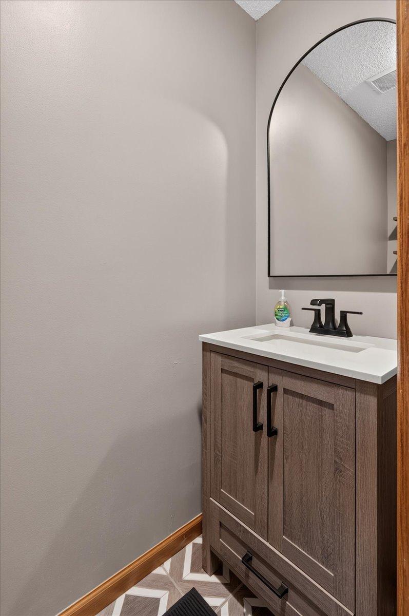 View of Residential at 2583 Lockwood Drive, Mendota Heights MN 55120, Mendota Heights (17 of 26) - Mike Wilen | Minnesota Team Real Estate