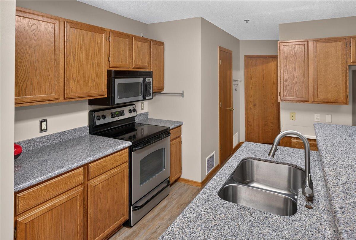 View of Residential at 2583 Lockwood Drive, Mendota Heights MN 55120, Mendota Heights (14 of 26) - Mike Wilen | Minnesota Team Real Estate