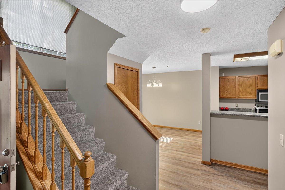 View of Residential at 2583 Lockwood Drive, Mendota Heights MN 55120, Mendota Heights (10 of 26) - Mike Wilen | Minnesota Team Real Estate