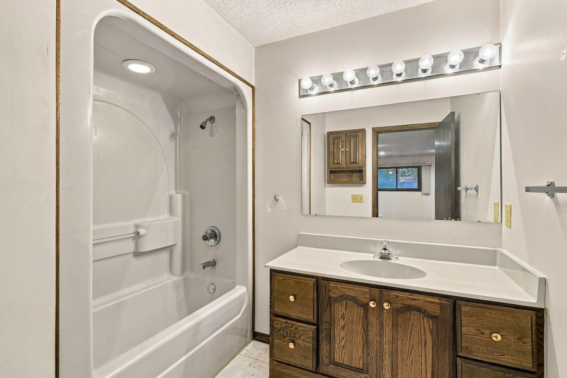 View of Residential at 513 Upper Wood Way, Burnsville MN 55337, Burnsville (10 of 12) - Mike Wilen | Minnesota Team Real Estate