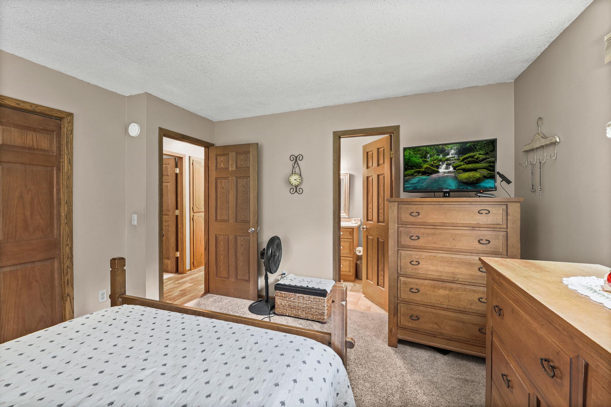 View of Residential at 1142 Parkview Lane, Eagan MN 55123, Eagan (26 of 64) - Mike Wilen | Minnesota Team Real Estate