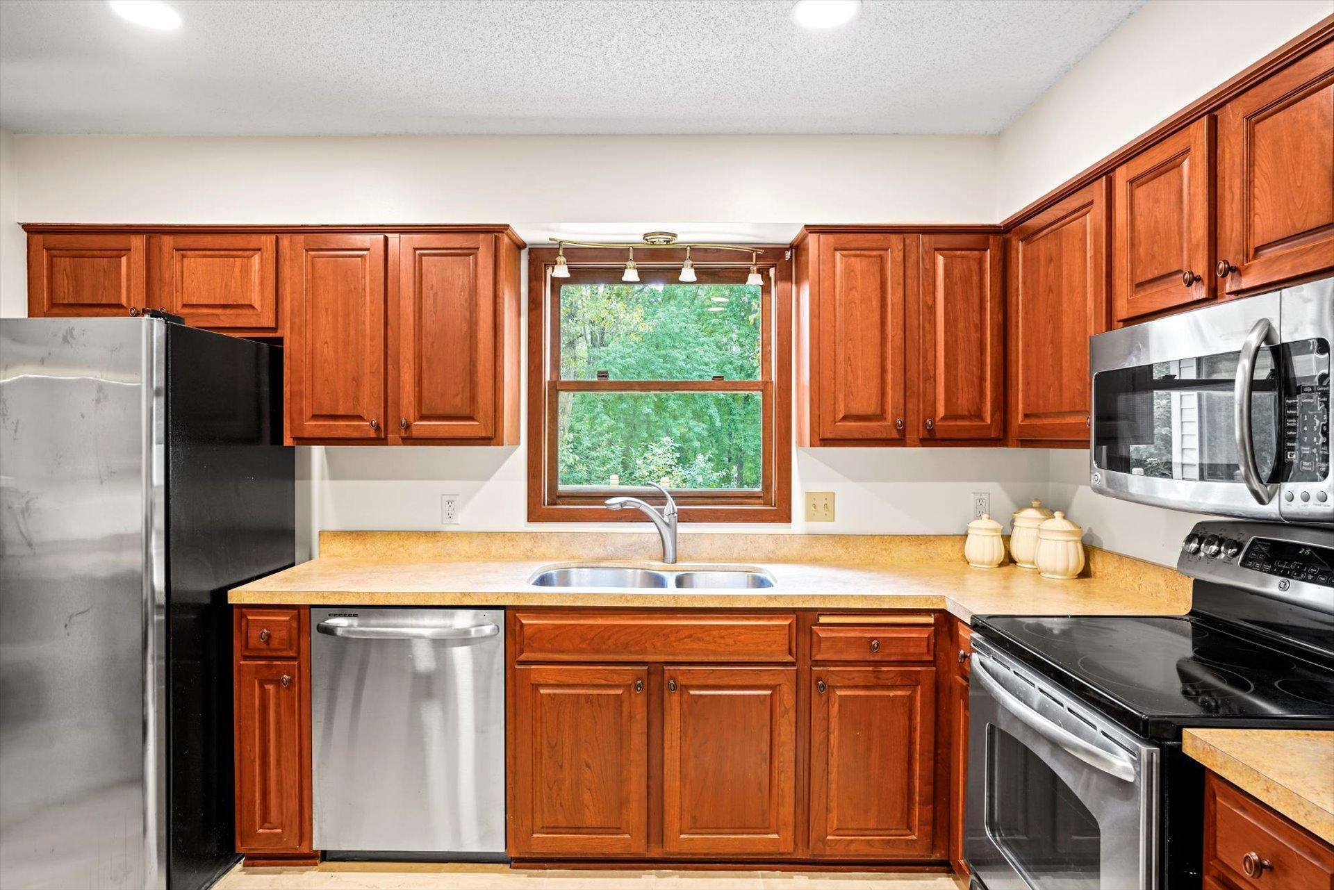 View of Residential at 13209 Sheffield Curve, Minnetonka MN 55305, Minnetonka (18 of 46) - Mike Wilen | Minnesota Team Real Estate