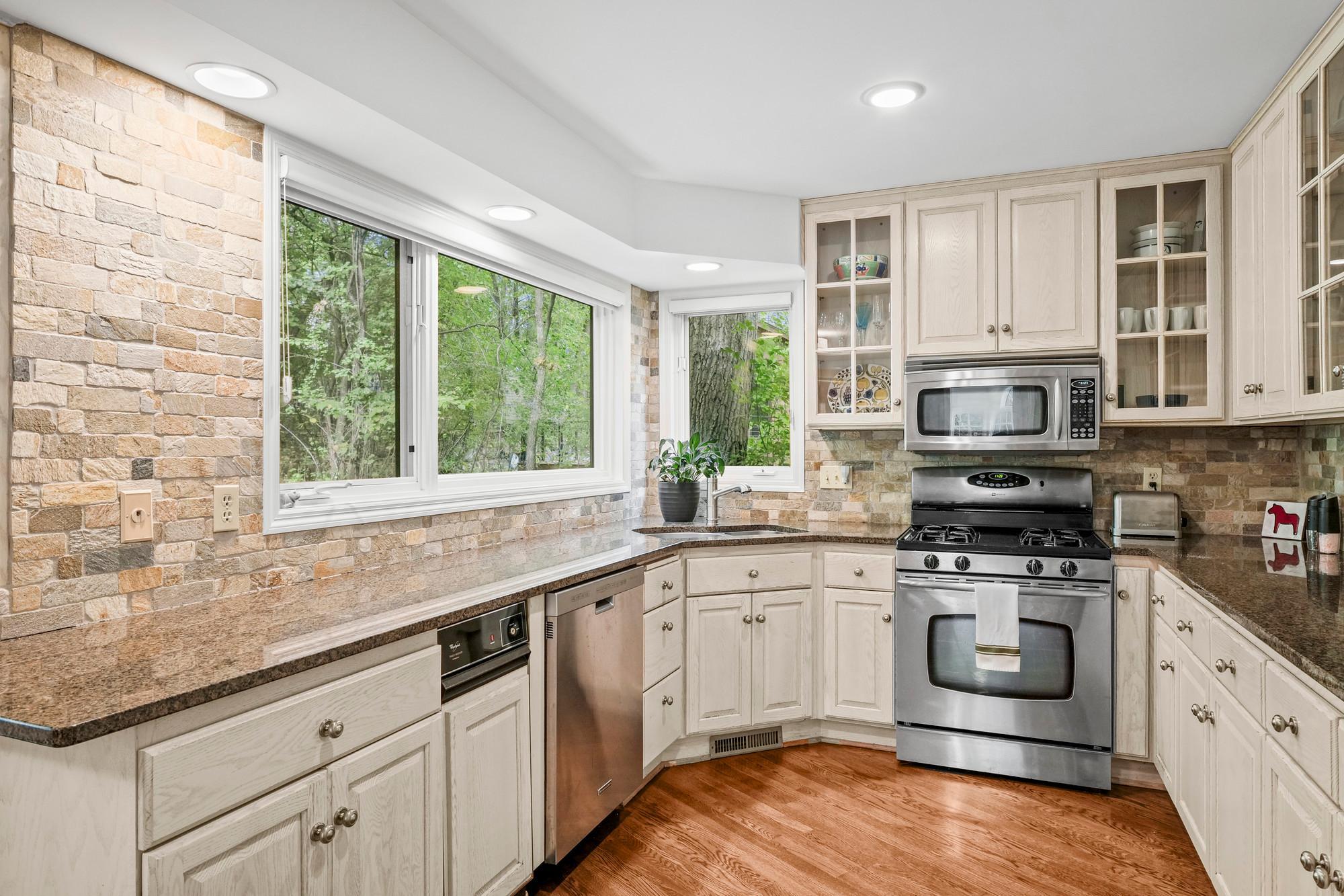 View of Residential at 9340 Bush Lake Road, Bloomington MN 55438, Bloomington (32 of 71) - Mike Wilen | Minnesota Team Real Estate
