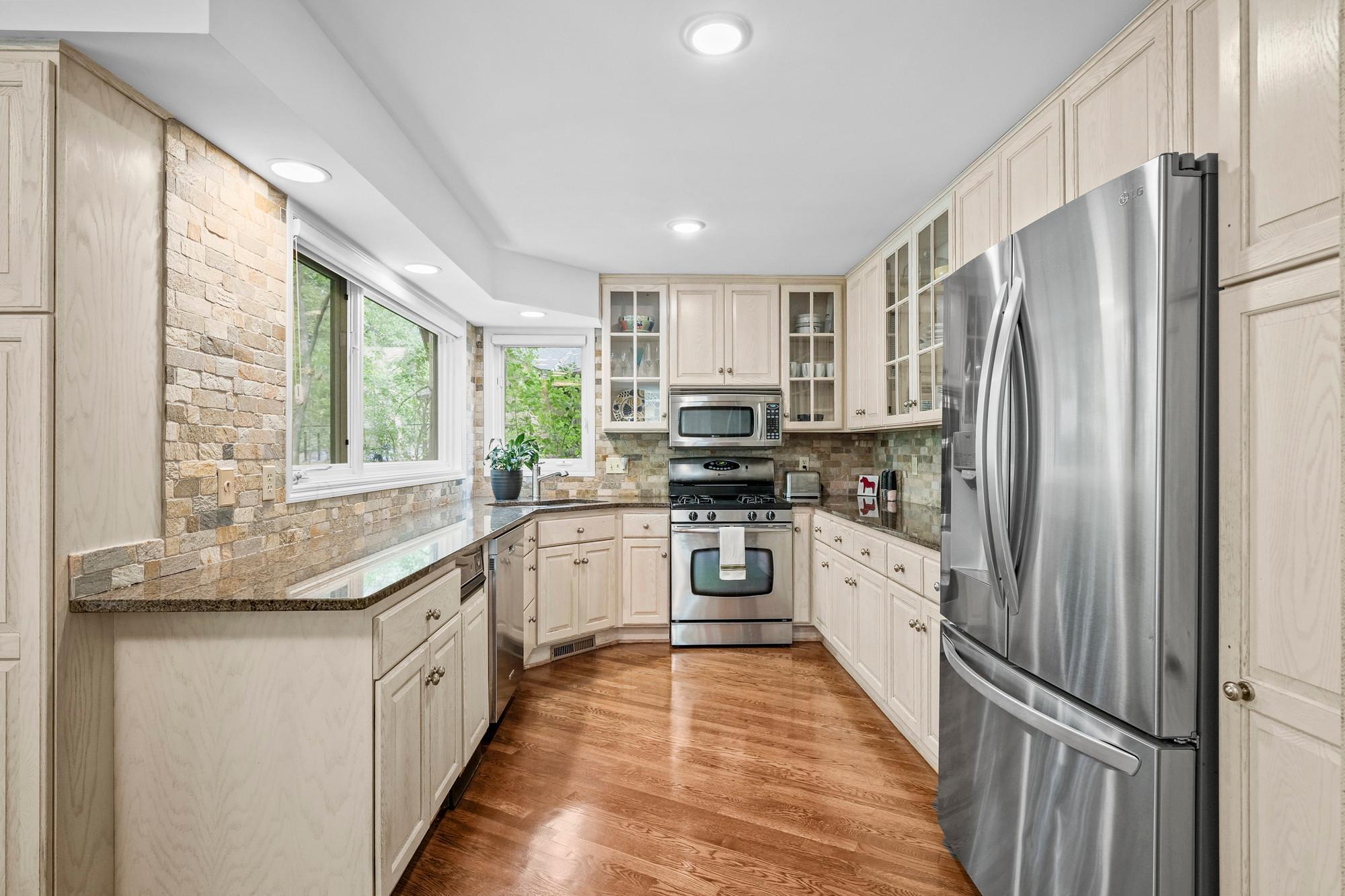 View of Residential at 9340 Bush Lake Road, Bloomington MN 55438, Bloomington (31 of 71) - Mike Wilen | Minnesota Team Real Estate