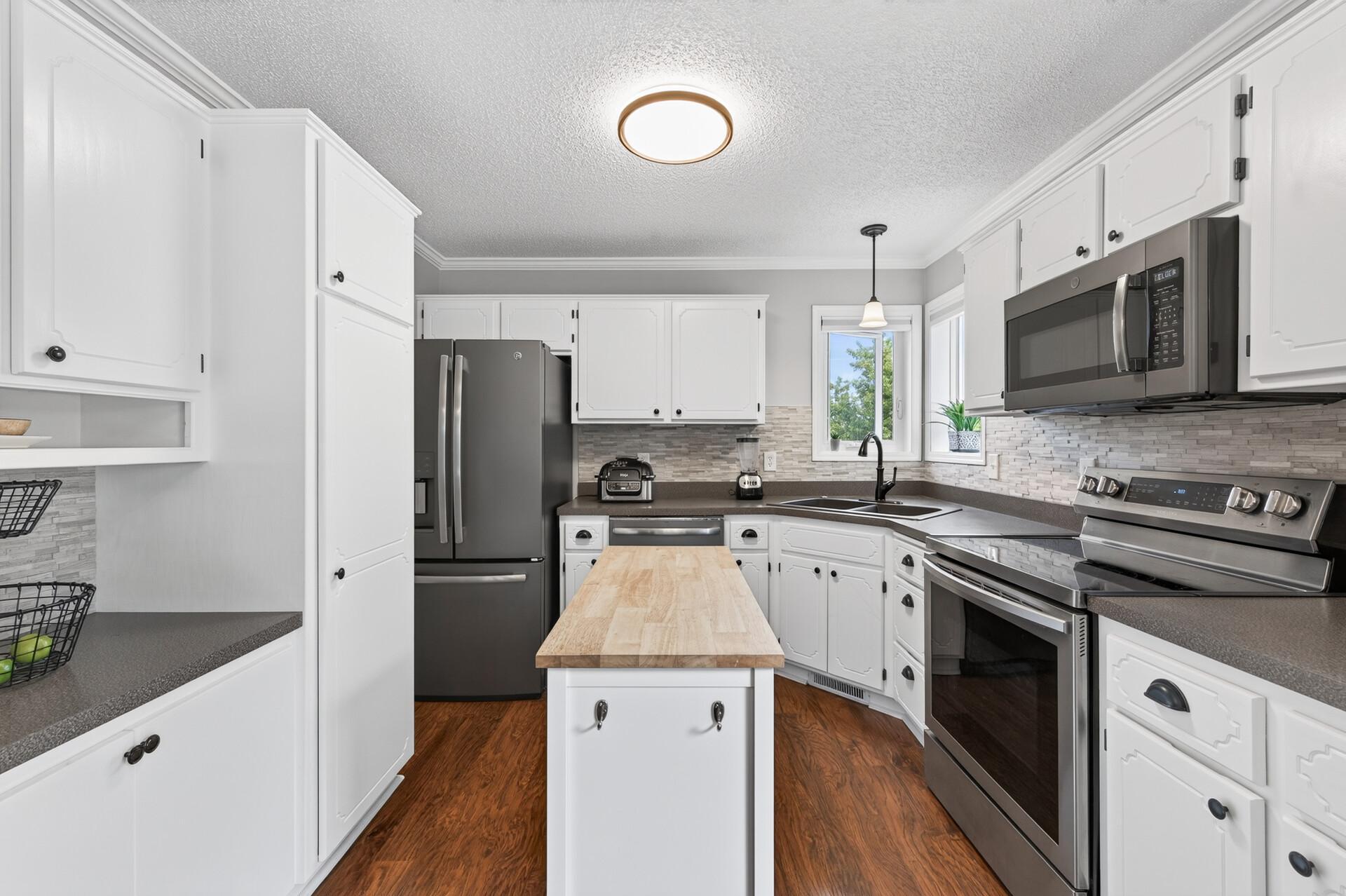 View of Residential at 9442 Hale Avenue, Cottage Grove MN 55016, Cottage Grove (11 of 30) - Mike Wilen | Minnesota Team Real Estate
