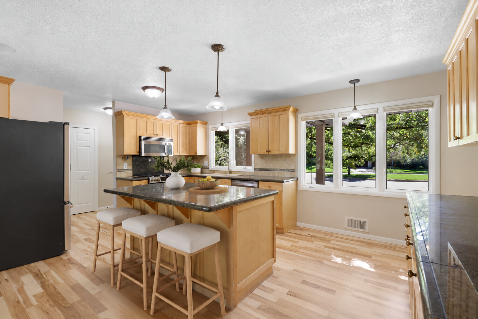 View of Residential at 908 Kaymar Lane, Burnsville MN 55306, Burnsville (14 of 53) - Mike Wilen | Minnesota Team Real Estate