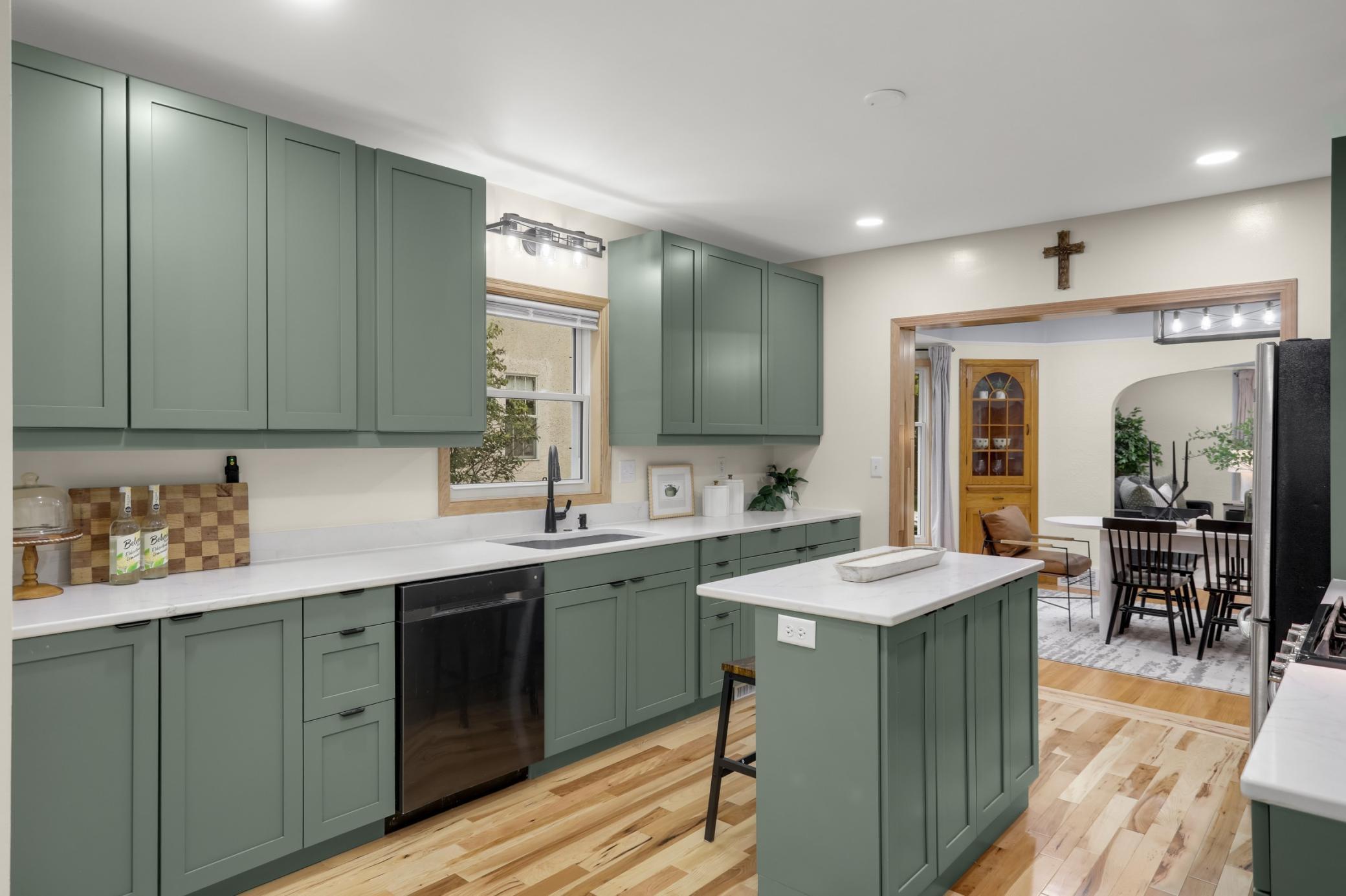 View of Residential at 1154 Cherokee Avenue, West Saint Paul MN 55118, West Saint Paul (7 of 34) - Mike Wilen | Minnesota Team Real Estate