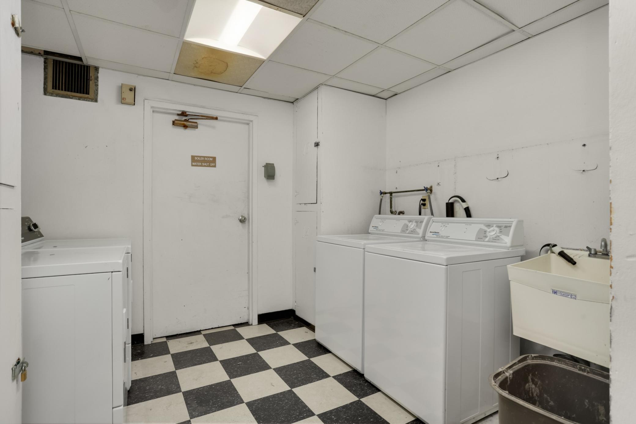 View of Residential at 520 Ridgewood Avenue #102, Minneapolis MN 55403, Minneapolis (20 of 43) - Mike Wilen | Minnesota Team Real Estate