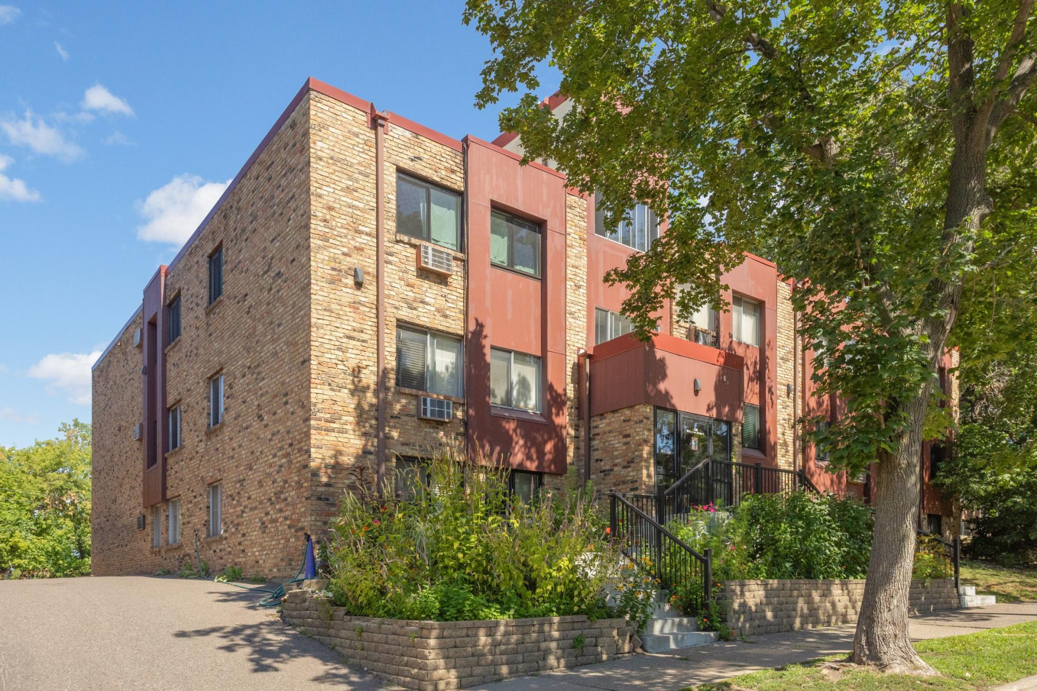 View of Residential at 520 Ridgewood Avenue #102, Minneapolis MN 55403, Minneapolis (2 of 43) - Mike Wilen | Minnesota Team Real Estate