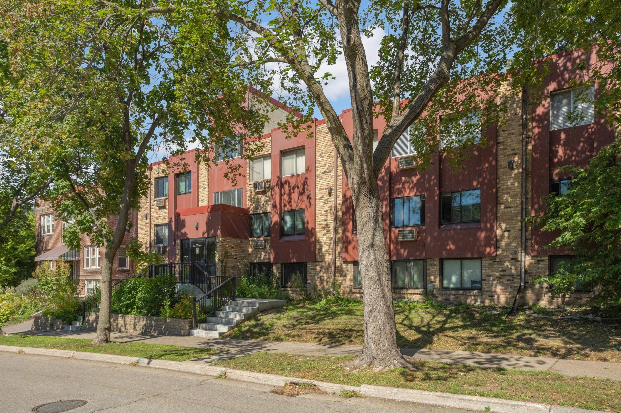 View of (CC) Low Rise (3- Levels) at 520 Ridgewood Avenue, Minneapolis - Mike Wilen | Minnesota Team Real Estate