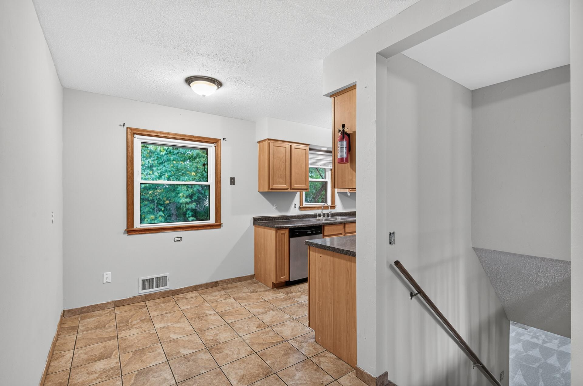 View of Residential at 6913 Toledo Avenue, Brooklyn Center MN 55429, Brooklyn Center (10 of 48) - Mike Wilen | Minnesota Team Real Estate