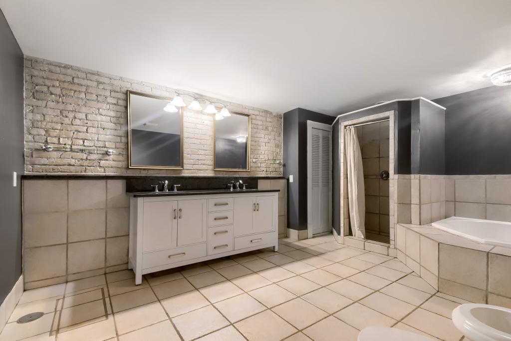 View of Residential at 300 Ridgewood Avenue #4, Minneapolis MN 55403, Minneapolis (16 of 31) - Mike Wilen | Minnesota Team Real Estate