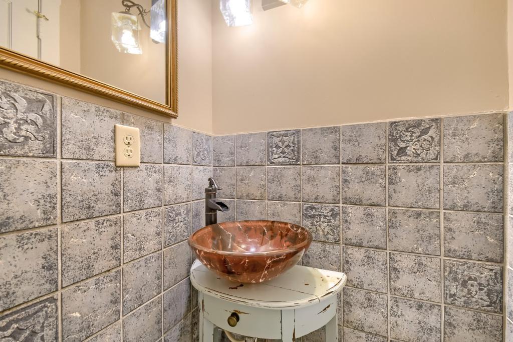 View of Residential at 300 Ridgewood Avenue #4, Minneapolis MN 55403, Minneapolis (13 of 31) - Mike Wilen | Minnesota Team Real Estate