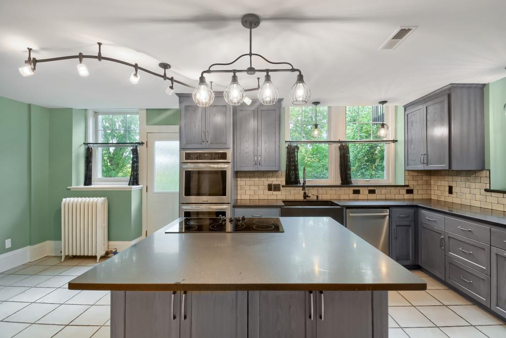 View of Residential at 300 Ridgewood Avenue #4, Minneapolis MN 55403, Minneapolis (6 of 31) - Mike Wilen | Minnesota Team Real Estate