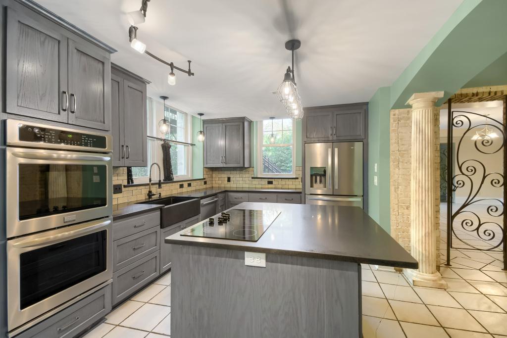 View of Residential at 300 Ridgewood Avenue #4, Minneapolis MN 55403, Minneapolis (7 of 31) - Mike Wilen | Minnesota Team Real Estate