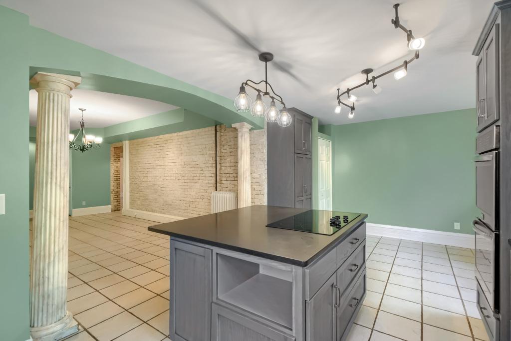 View of Residential at 300 Ridgewood Avenue #4, Minneapolis MN 55403, Minneapolis (8 of 31) - Mike Wilen | Minnesota Team Real Estate