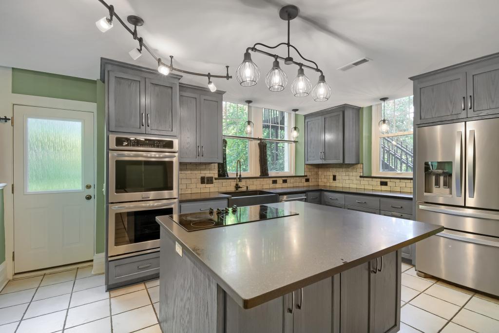 View of Residential at 300 Ridgewood Avenue #4, Minneapolis MN 55403, Minneapolis (5 of 31) - Mike Wilen | Minnesota Team Real Estate