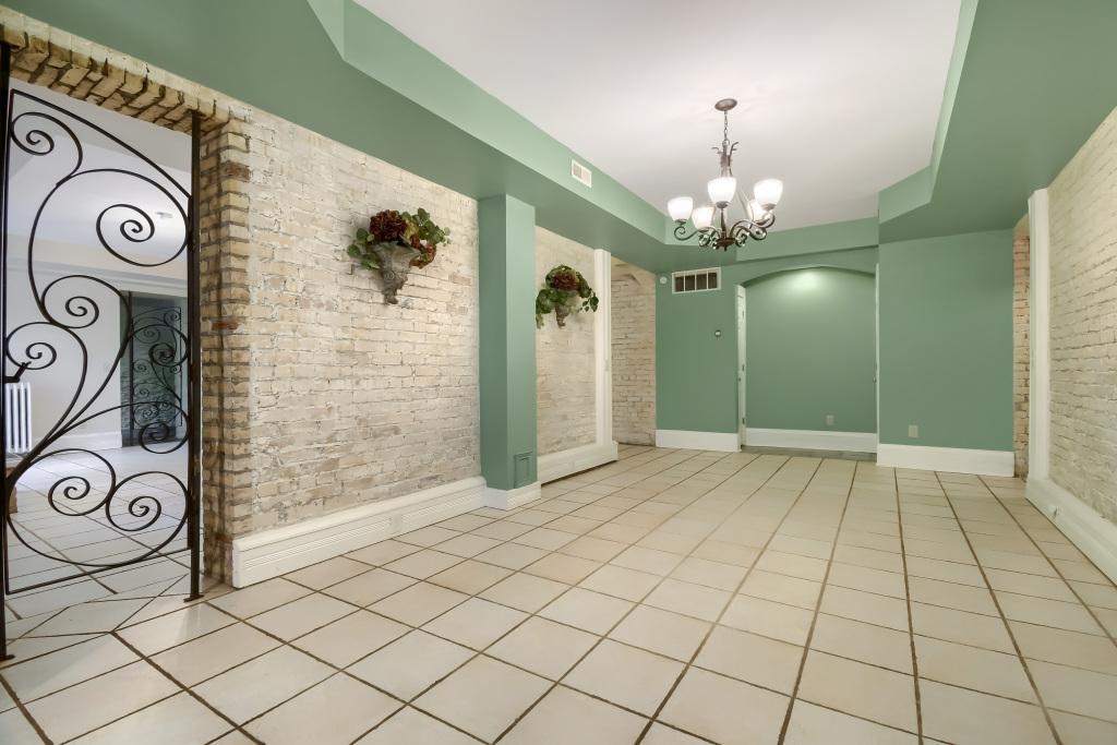 View of Residential at 300 Ridgewood Avenue #4, Minneapolis MN 55403, Minneapolis (14 of 31) - Mike Wilen | Minnesota Team Real Estate