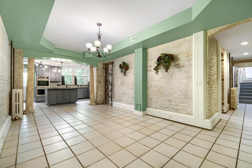 View of Residential at 300 Ridgewood Avenue #4, Minneapolis MN 55403, Minneapolis (12 of 31) - Mike Wilen | Minnesota Team Real Estate