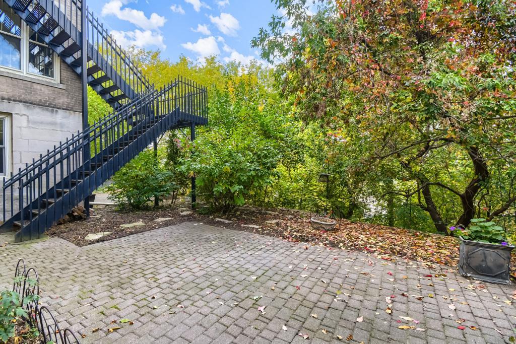 View of Residential at 300 Ridgewood Avenue #4, Minneapolis MN 55403, Minneapolis (29 of 31) - Mike Wilen | Minnesota Team Real Estate