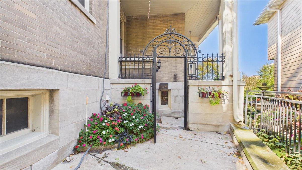 View of Residential at 300 Ridgewood Avenue #4, Minneapolis MN 55403, Minneapolis (30 of 31) - Mike Wilen | Minnesota Team Real Estate