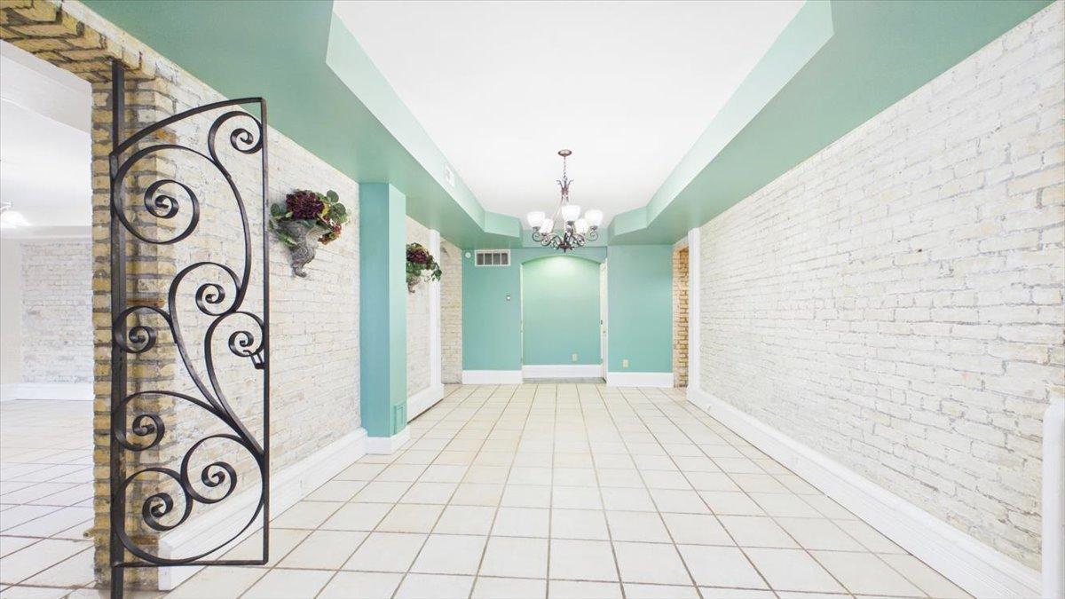 View of Residential at 300 Ridgewood Avenue #4, Minneapolis MN 55403, Minneapolis (11 of 31) - Mike Wilen | Minnesota Team Real Estate