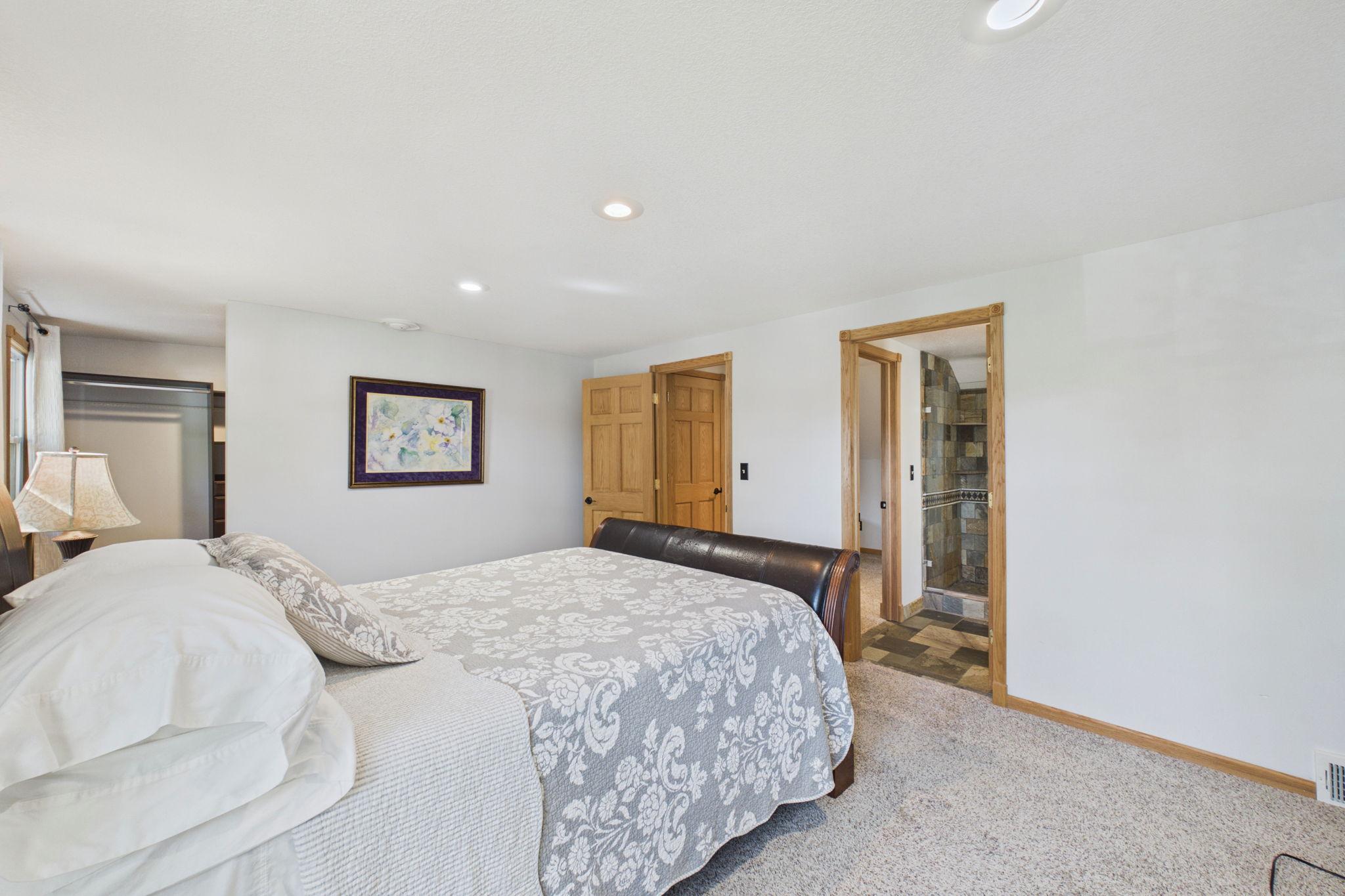 View of Residential at 186 Hurley Street, West Saint Paul MN 55118, West Saint Paul (13 of 27) - Mike Wilen | Minnesota Team Real Estate