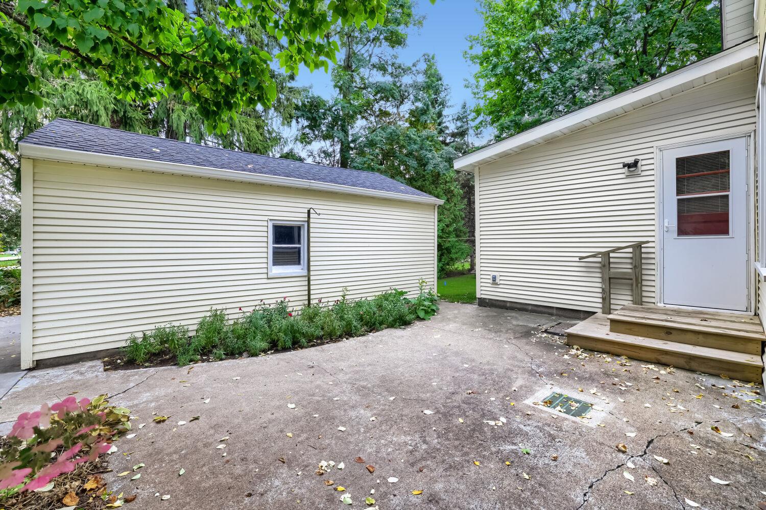 View of Residential at 6051 Upper 46th Street, Oakdale MN 55128, Oakdale (4 of 39) - Mike Wilen | Minnesota Team Real Estate