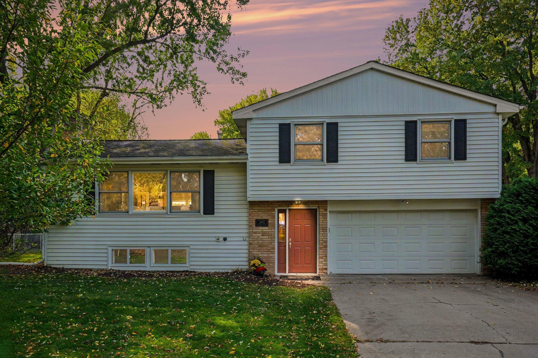 View of Residential at 16401 Temple Drive, Minnetonka MN 55345, Minnetonka (21 of 23) - Mike Wilen | Minnesota Team Real Estate