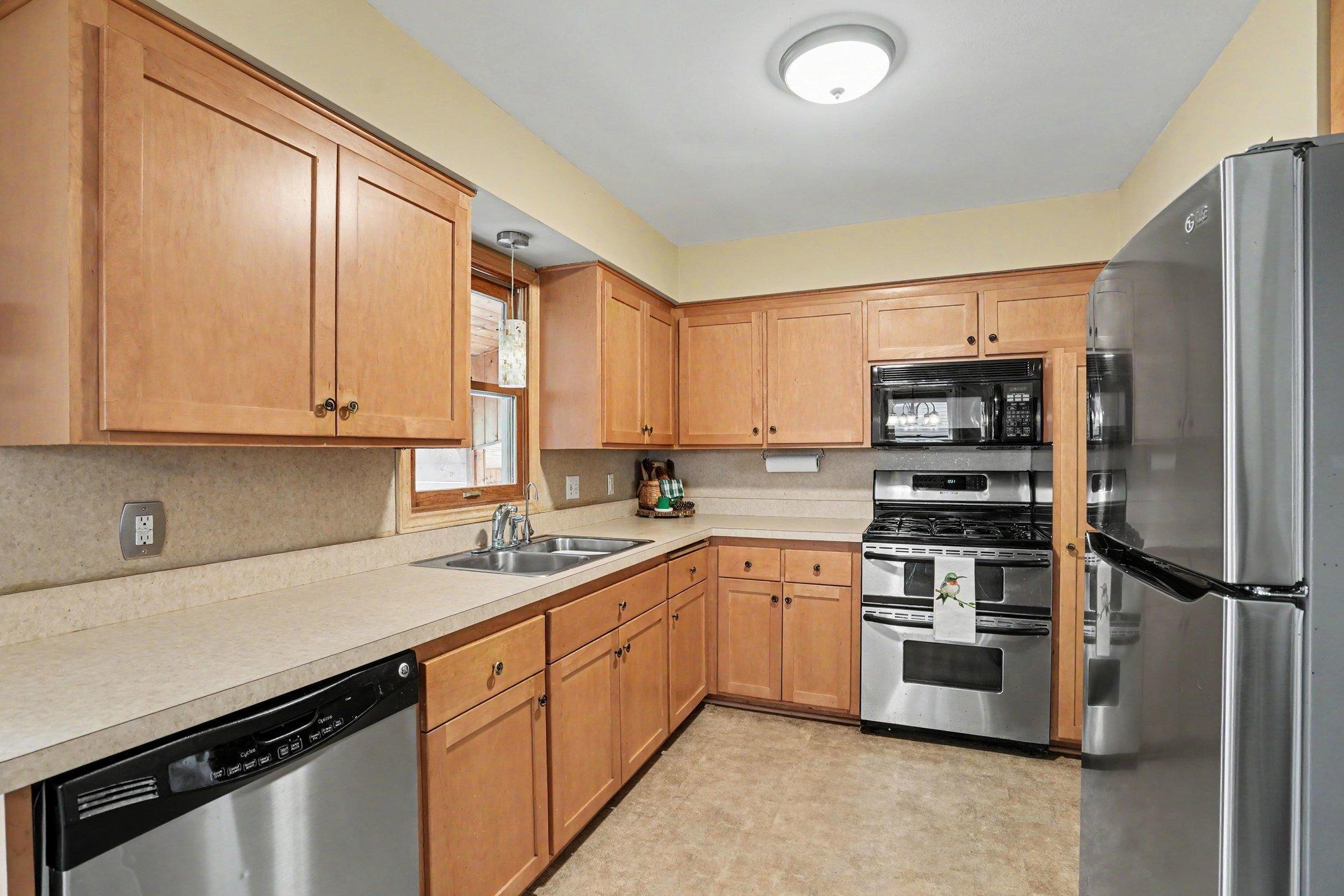 View of Residential at 16401 Temple Drive, Minnetonka MN 55345, Minnetonka (10 of 23) - Mike Wilen | Minnesota Team Real Estate