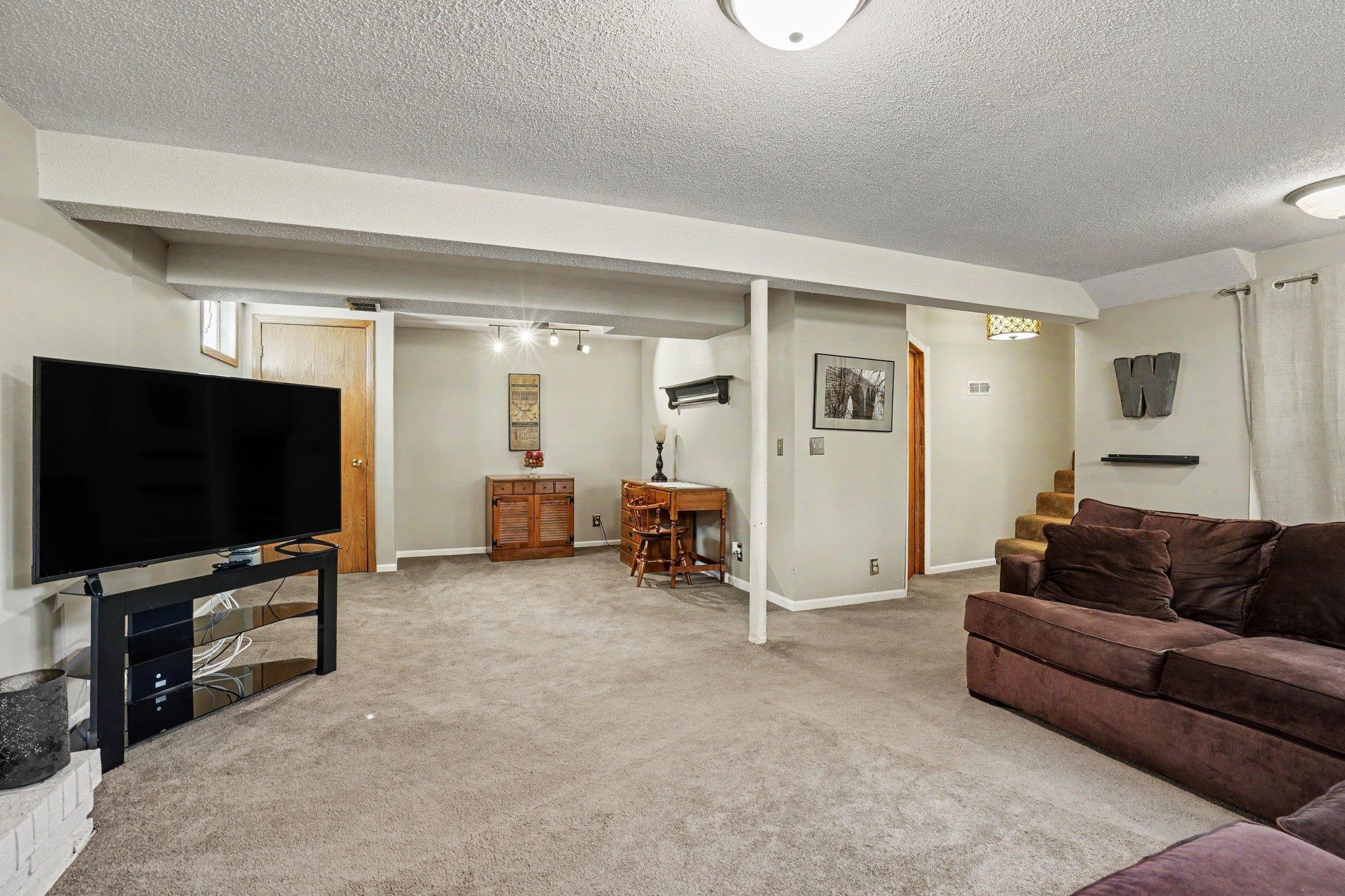 View of Residential at 16401 Temple Drive, Minnetonka MN 55345, Minnetonka (18 of 23) - Mike Wilen | Minnesota Team Real Estate