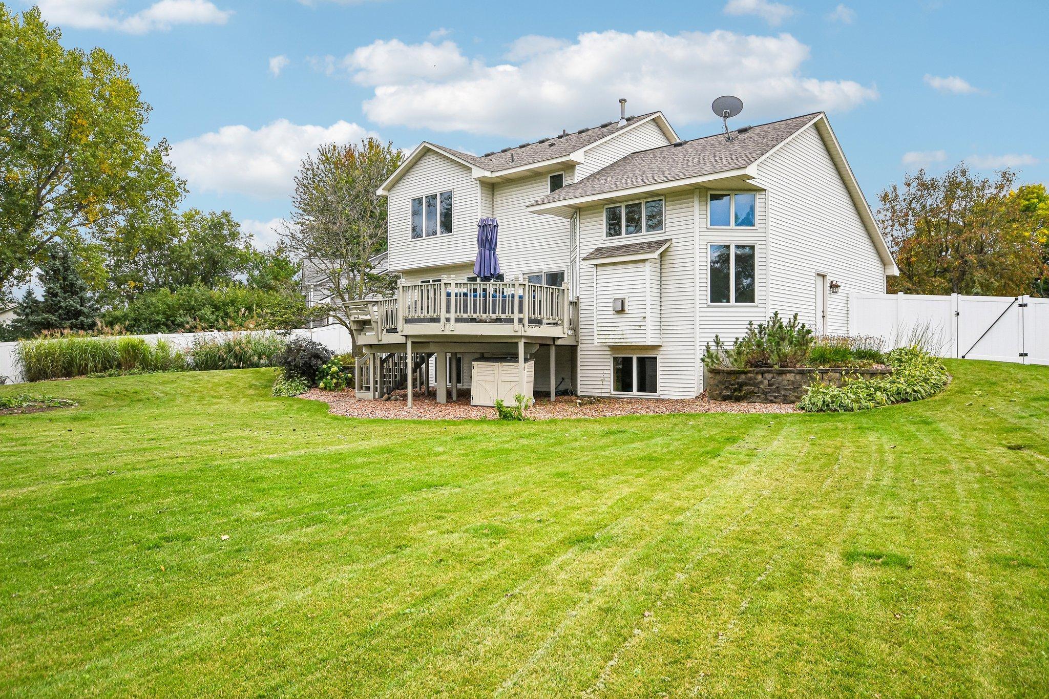 View of Residential at 1075 Fallbrook Lane, Woodbury MN 55125, Woodbury (2 of 46) - Mike Wilen | Minnesota Team Real Estate