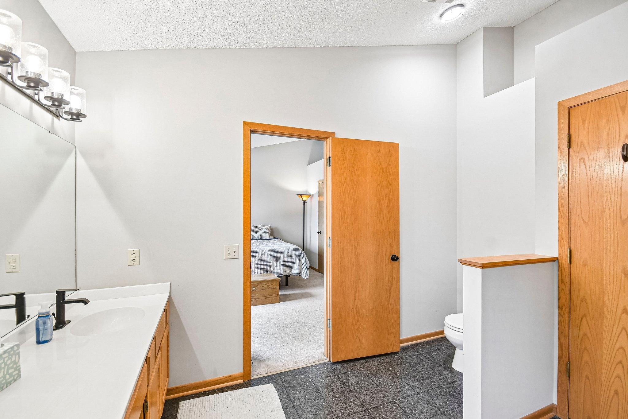 View of Residential at 1075 Fallbrook Lane, Woodbury MN 55125, Woodbury (29 of 46) - Mike Wilen | Minnesota Team Real Estate