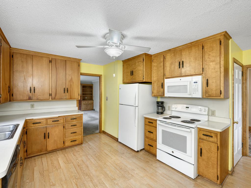 View of Residential at 961 California Avenue, Saint Paul MN 55117, Saint Paul (7 of 18) - Mike Wilen | Minnesota Team Real Estate