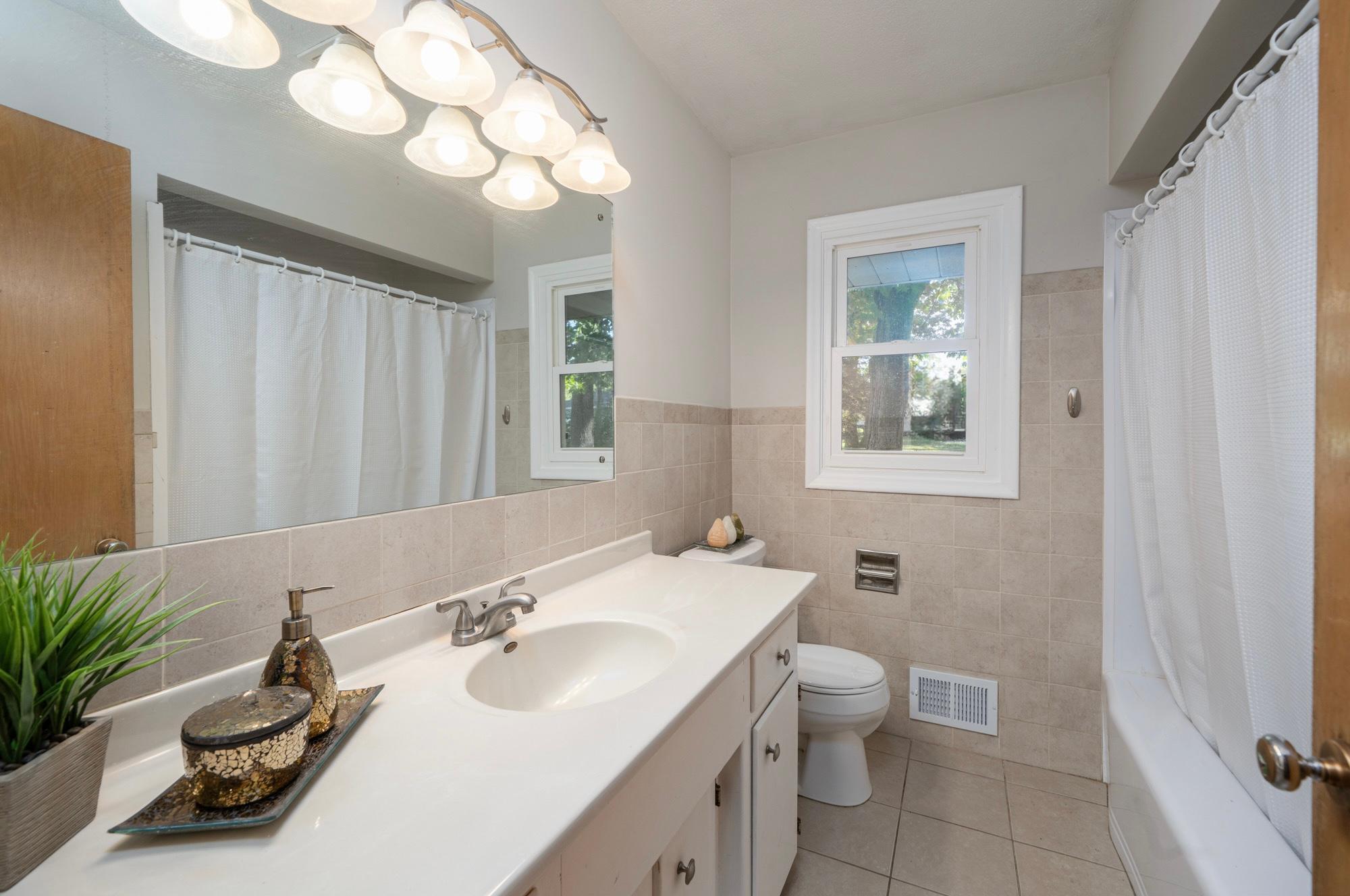 View of Residential at 2837 Matilda Street, Roseville MN 55113, Roseville (16 of 37) - Mike Wilen | Minnesota Team Real Estate