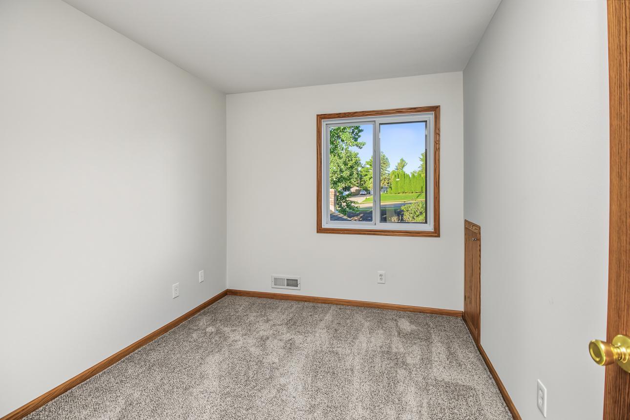 View of Residential Income at 1381 Easter Lane, Eagan MN 55123, Eagan (27 of 58) - Mike Wilen | Minnesota Team Real Estate