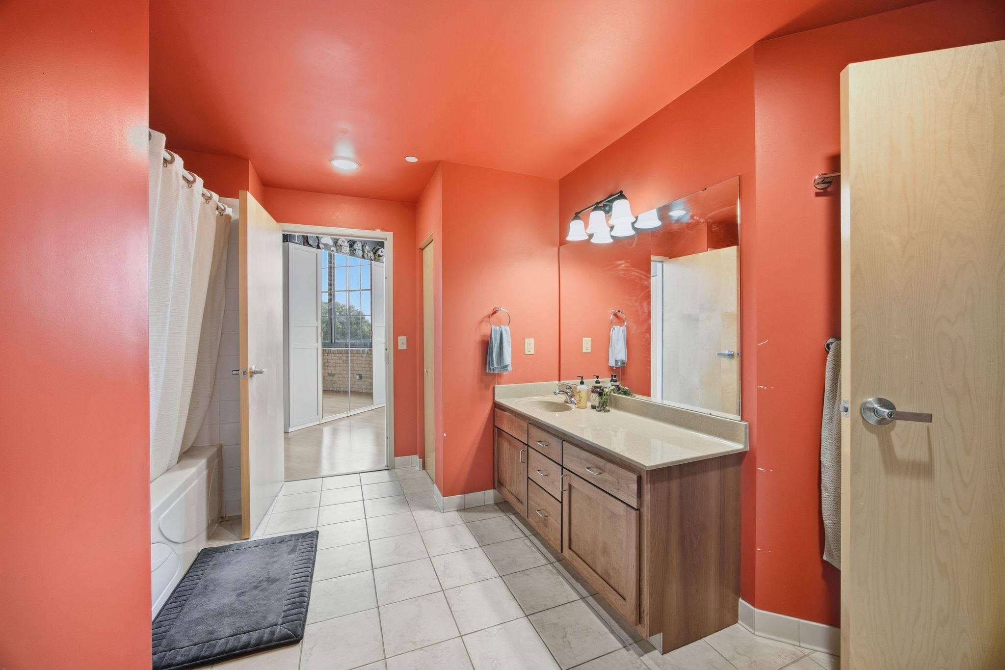 View of Residential at 1901 Hennepin Avenue #303, Minneapolis MN 55413, Minneapolis (16 of 23) - Mike Wilen | Minnesota Team Real Estate