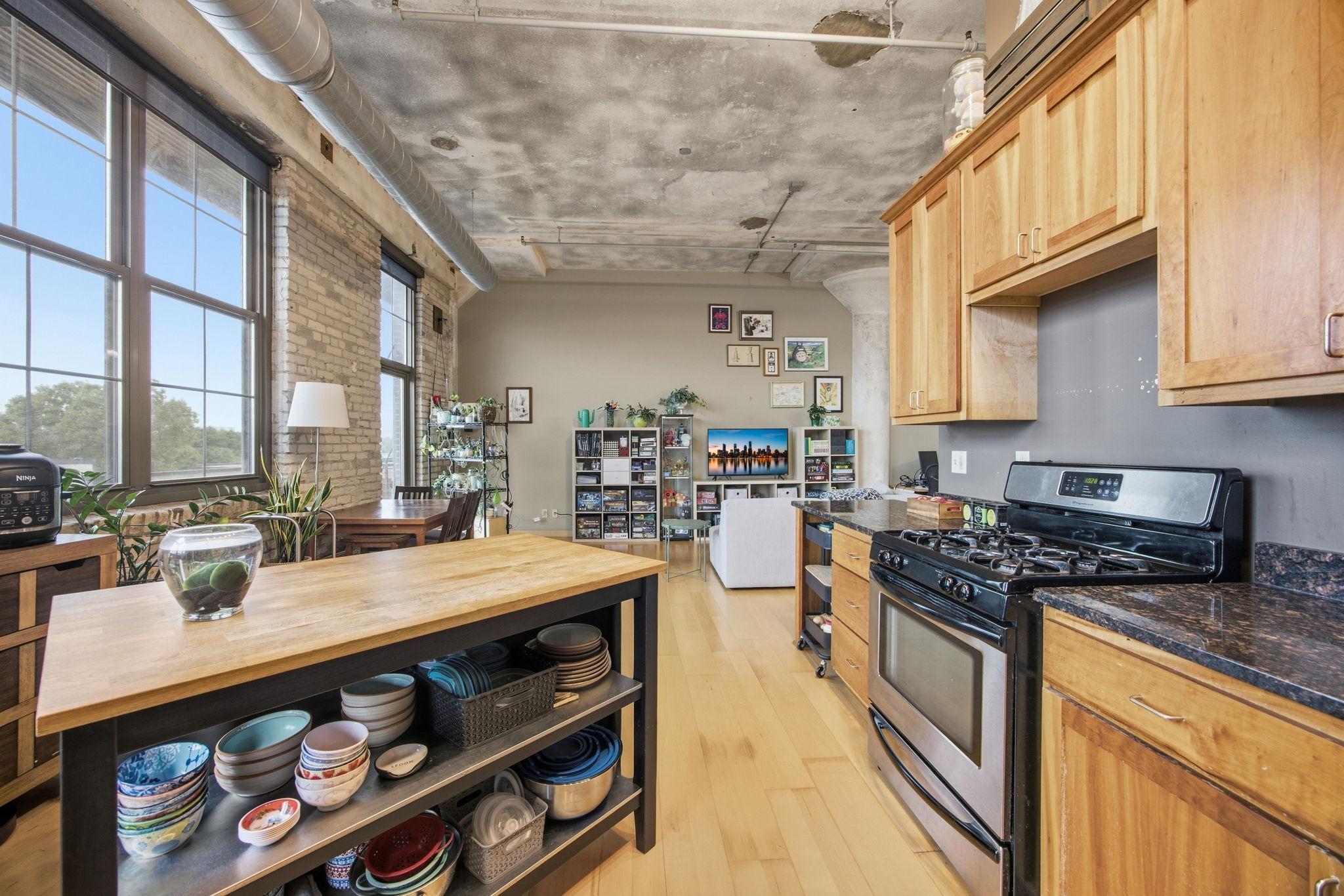 View of Residential at 1901 Hennepin Avenue #303, Minneapolis MN 55413, Minneapolis (11 of 23) - Mike Wilen | Minnesota Team Real Estate