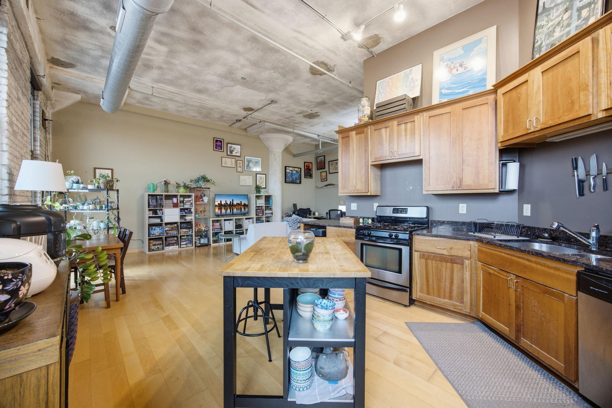 View of Residential at 1901 Hennepin Avenue #303, Minneapolis MN 55413, Minneapolis (10 of 23) - Mike Wilen | Minnesota Team Real Estate