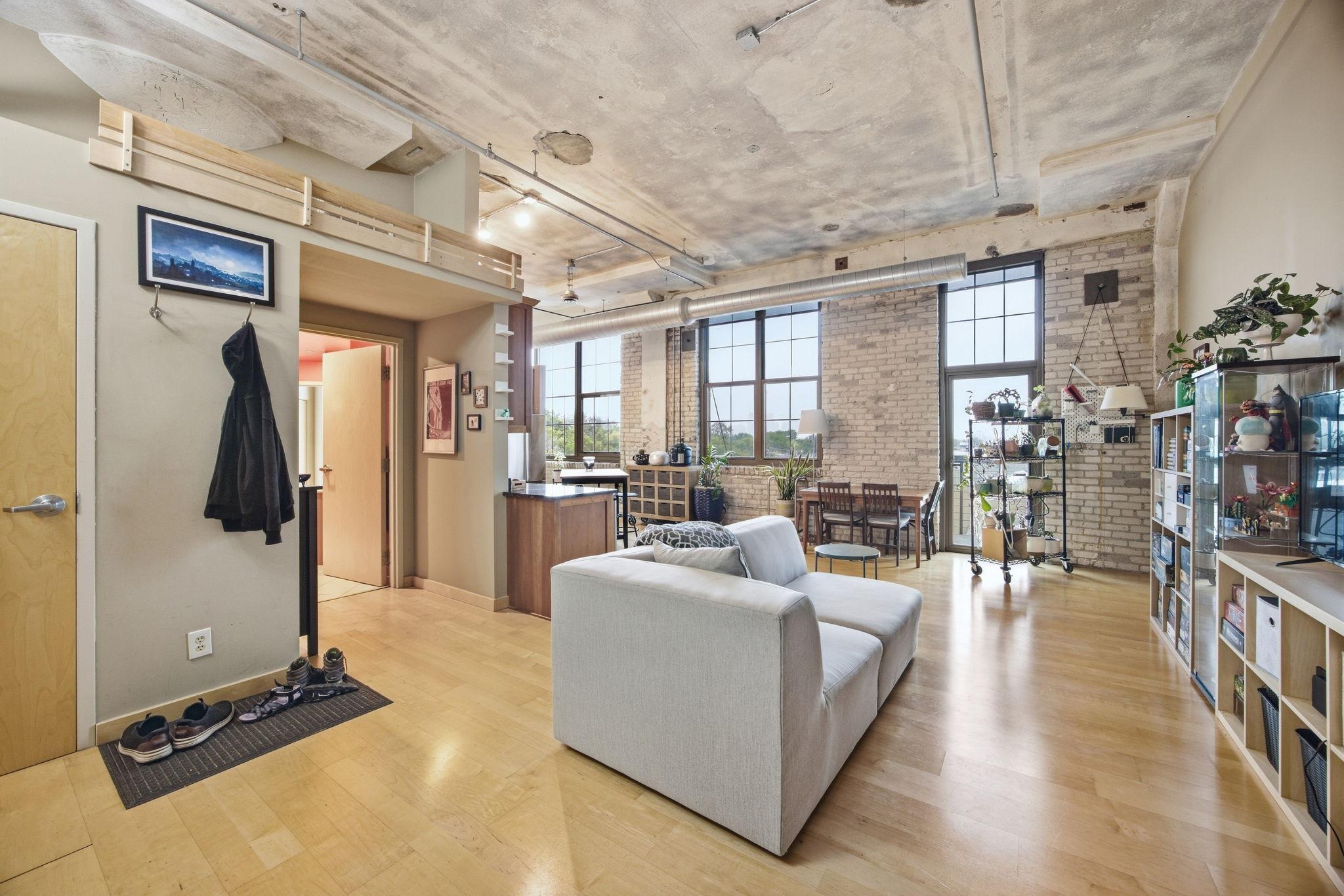 View of (CC) High Rise (4+ Levels) at 1901 Hennepin Avenue, Minneapolis - Mike Wilen | Minnesota Team Real Estate