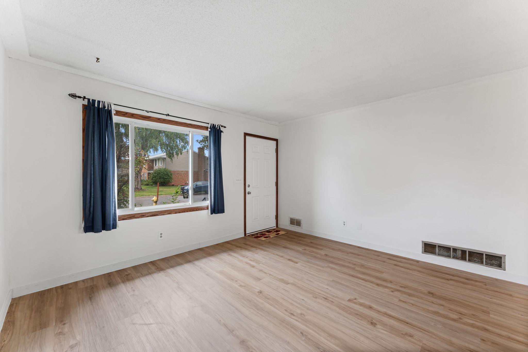 View of Residential Income at 441 Skillman Avenue, Maplewood MN 55117, Maplewood (17 of 30) - Mike Wilen | Minnesota Team Real Estate