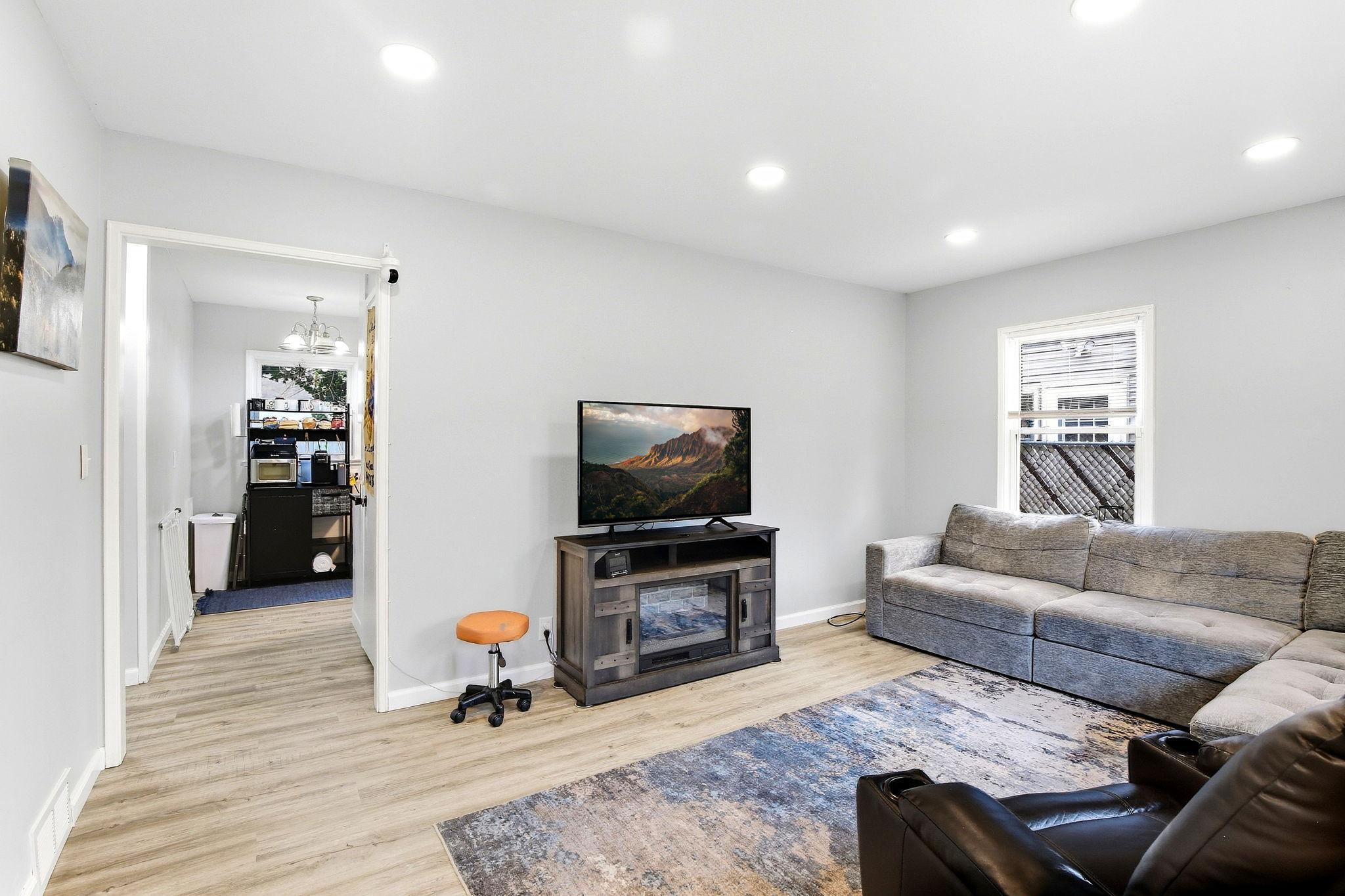 View of Residential at 1462 Hazelwood Street, Saint Paul MN 55106, Saint Paul (7 of 35) - Mike Wilen | Minnesota Team Real Estate