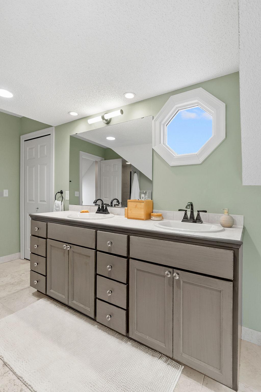 View of Residential at 408 Laurel Avenue #2, Saint Paul MN 55102, Saint Paul (34 of 54) - Mike Wilen | Minnesota Team Real Estate