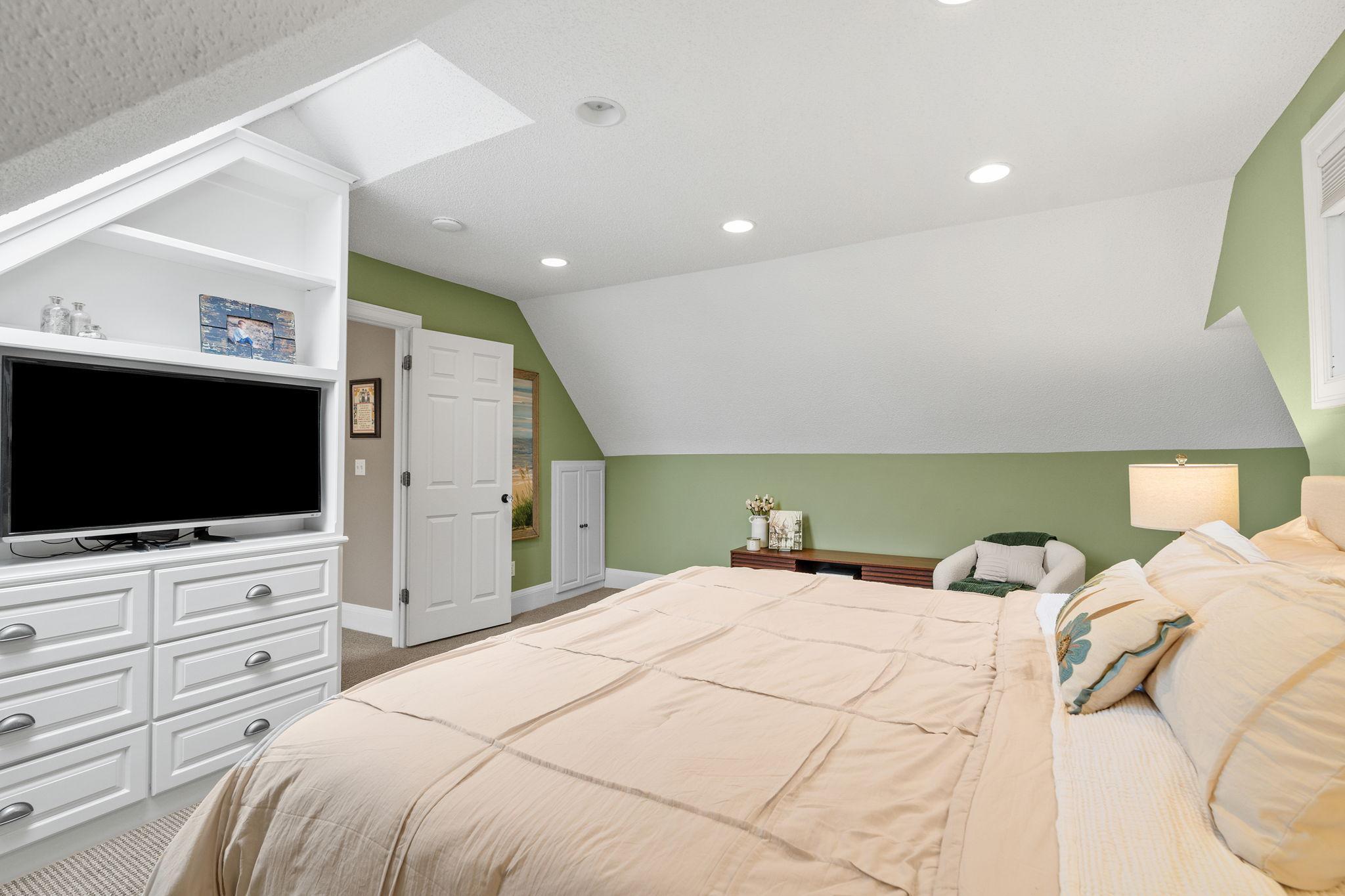 View of Residential at 408 Laurel Avenue #2, Saint Paul MN 55102, Saint Paul (31 of 54) - Mike Wilen | Minnesota Team Real Estate