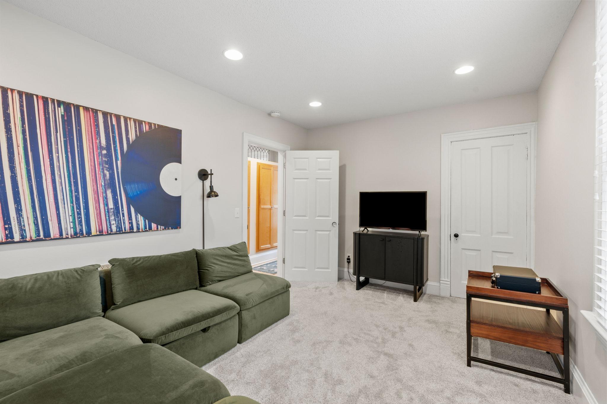 View of Residential at 408 Laurel Avenue #2, Saint Paul MN 55102, Saint Paul (27 of 54) - Mike Wilen | Minnesota Team Real Estate