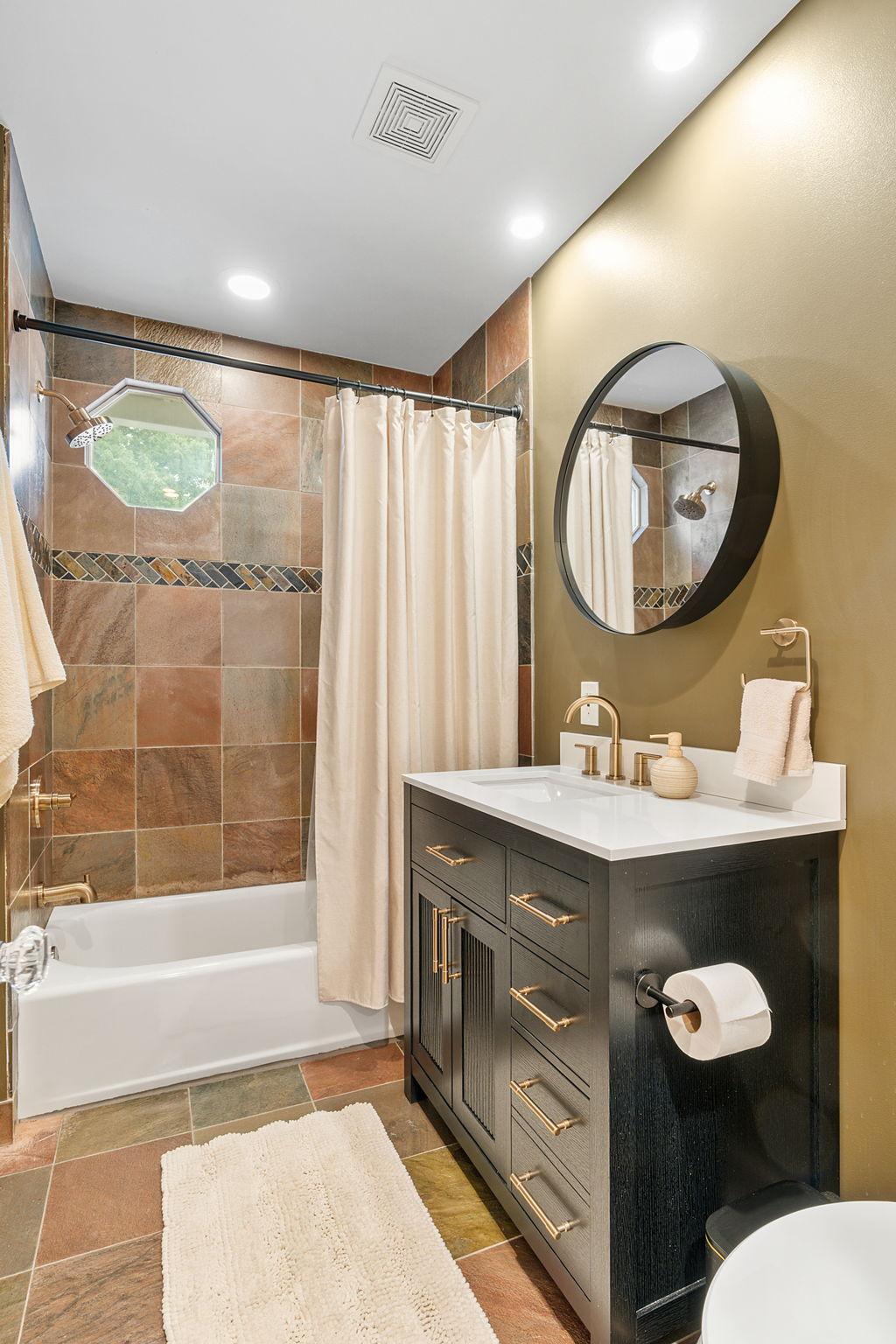 View of Residential at 408 Laurel Avenue #2, Saint Paul MN 55102, Saint Paul (24 of 54) - Mike Wilen | Minnesota Team Real Estate